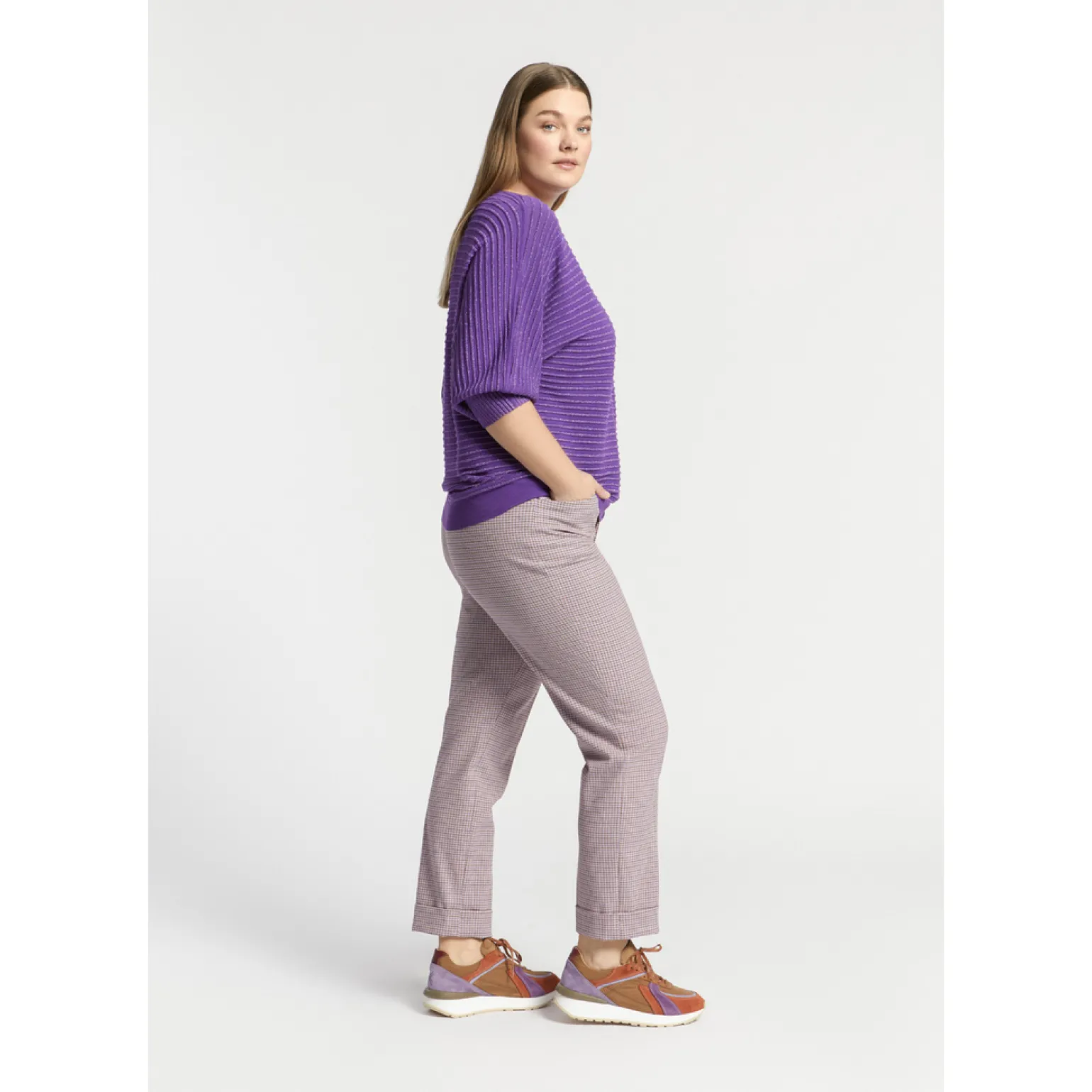 Broek met fijne ruitenprint