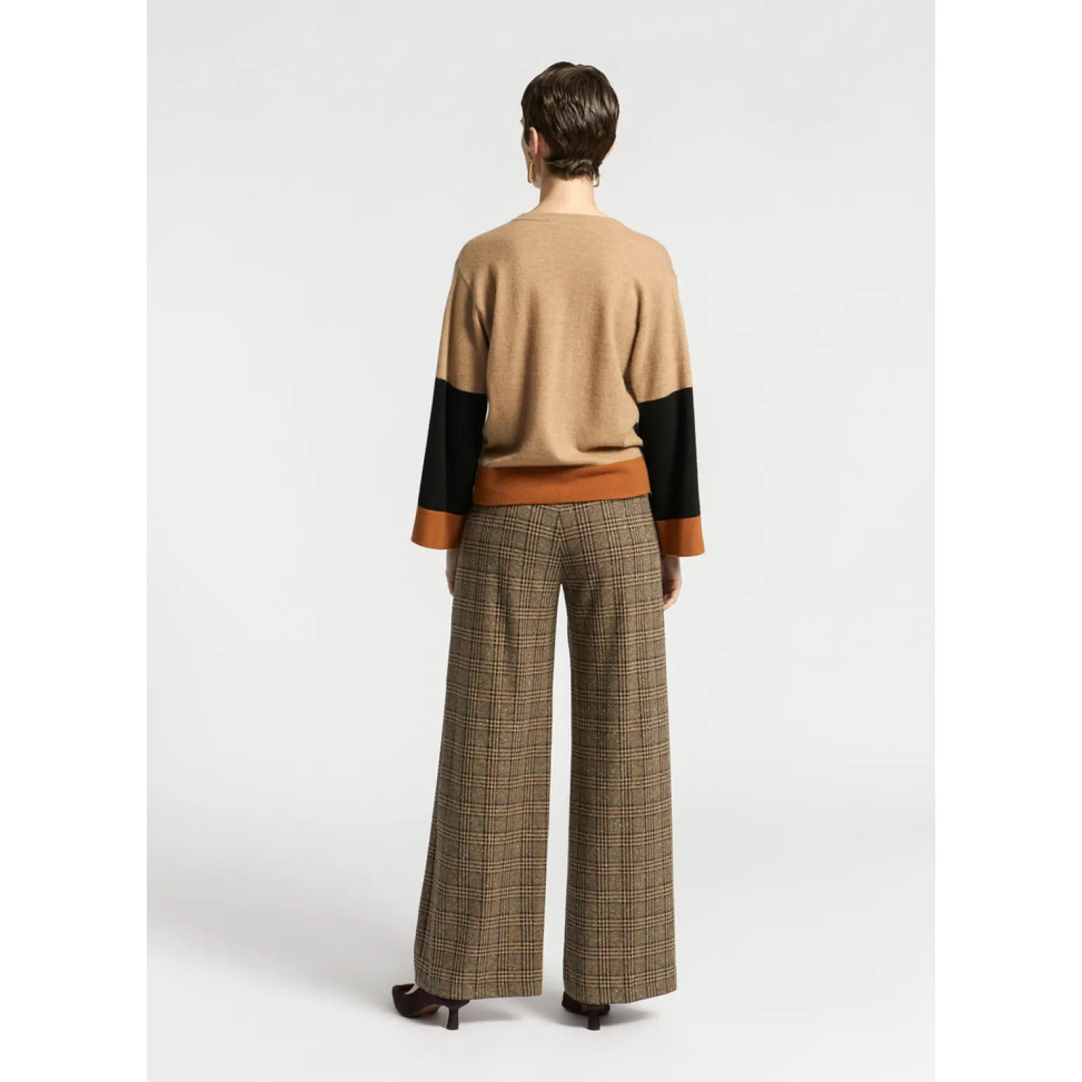 Colorblock pull met V-hals