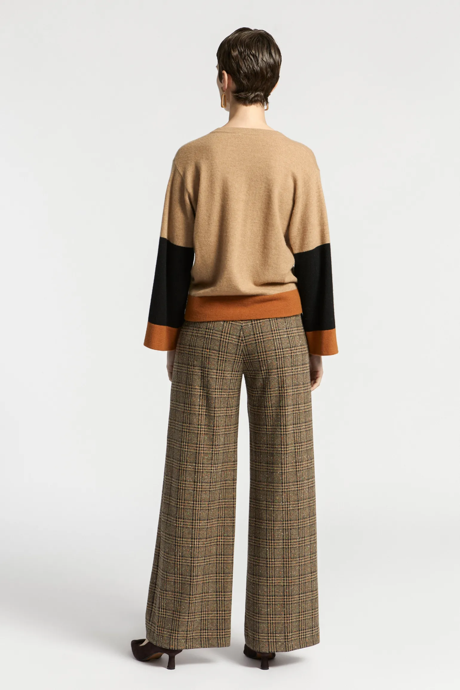 Colorblock pull met V-hals