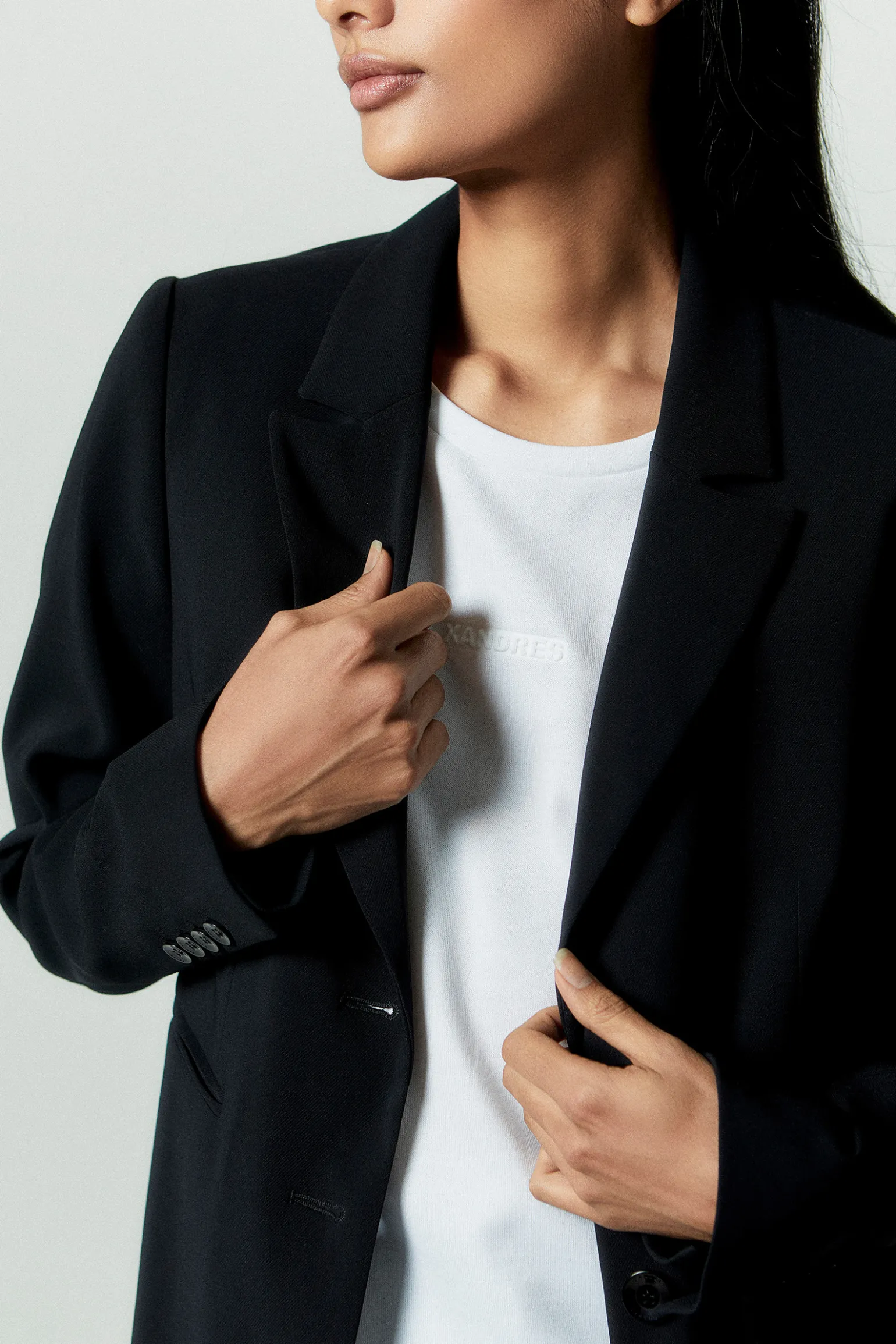 Donkerblauwe getailleerde, kreukvrije blazer