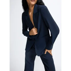 Donkerblauwe getailleerde, kreukvrije blazer