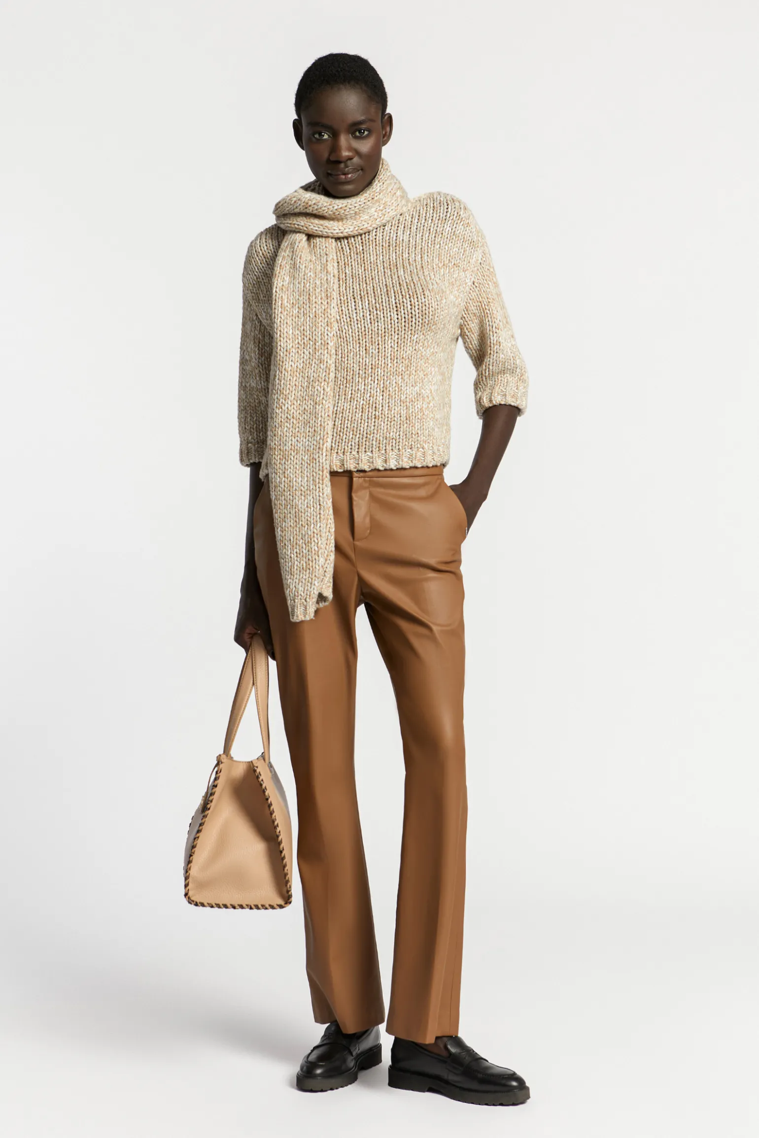 Grofgebreide pull met gouddraad