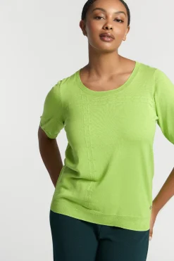 Pull met ingebreide details