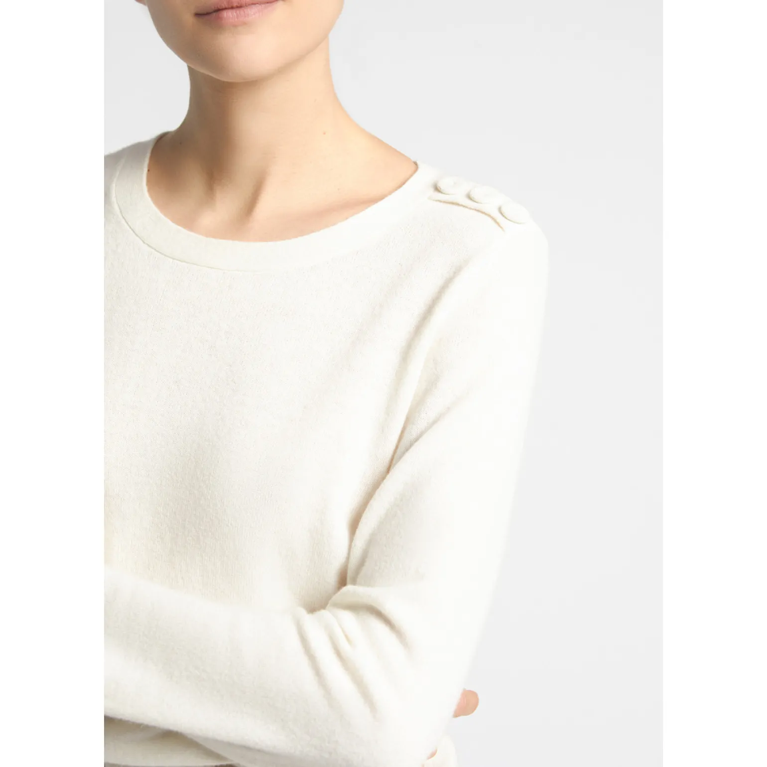Pull met knopen op schouder