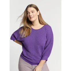 Pull met lurex en fantasiesteek