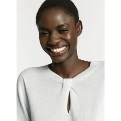 Pull met twist aan de hals