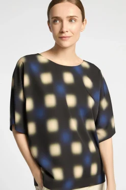Top met blurred print