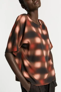Top met blurred print
