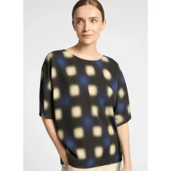 Top met blurred print