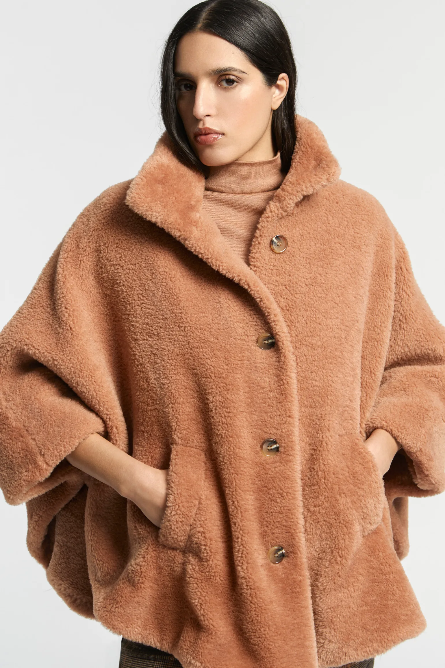 Zachte poncho in teddystof